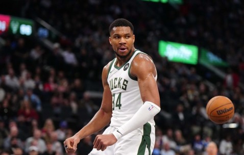 kaiyun-包含塔图姆焦点对战，字母哥与70激战老鹰分钟，爆冷胜负难料！的词条