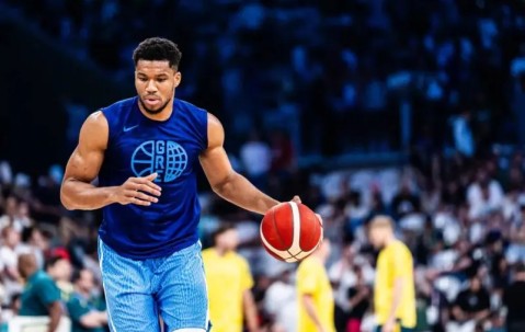 开云官网-关于字母哥重要时刻战术调整，澳大利亚队带队取胜！的信息