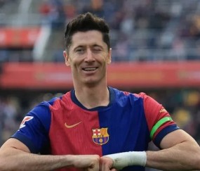 开云体育APP下载-莱万多夫斯基迎来五赛季出色发挥，C9观众热烈欢呼！